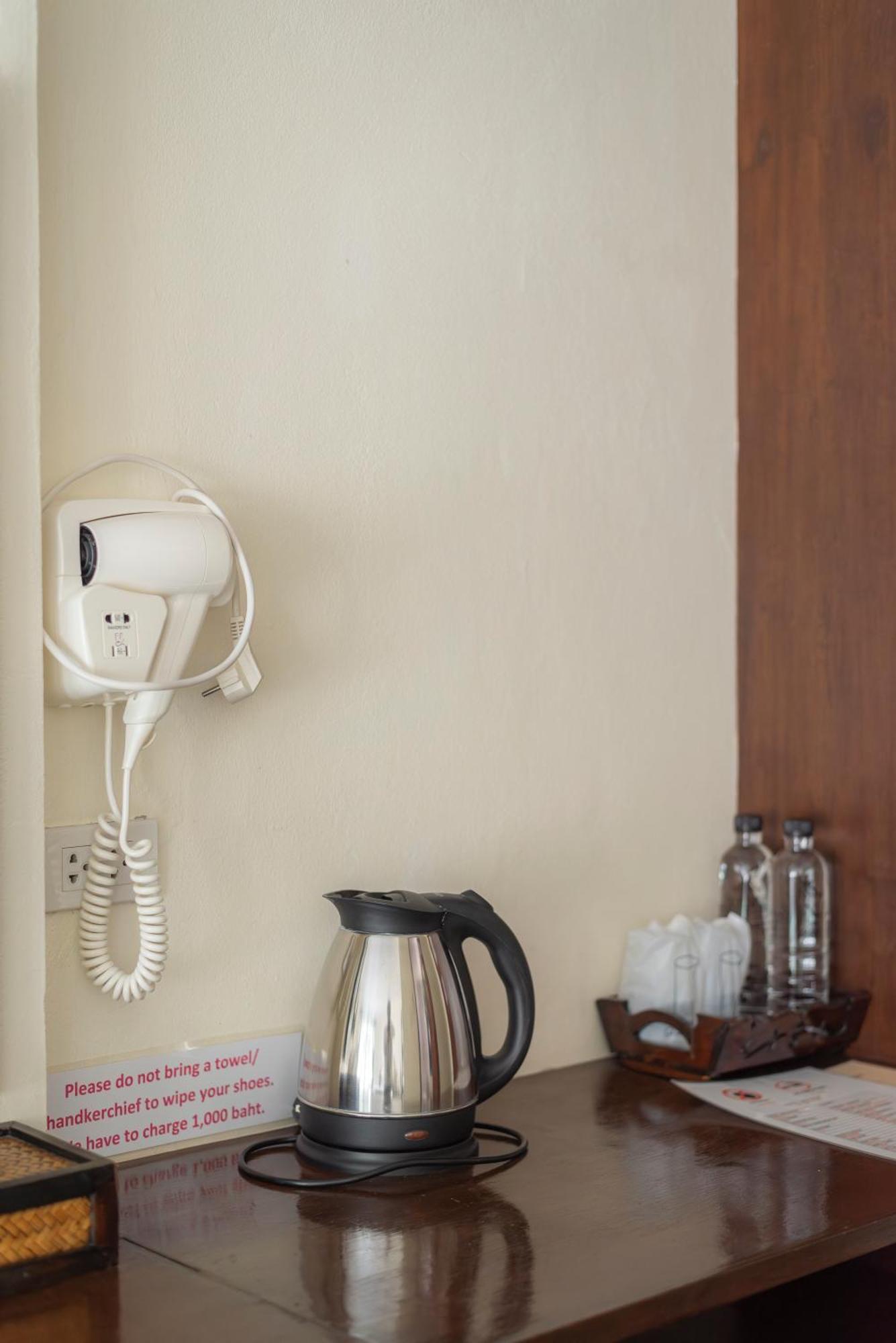 Manee Cool Mueang Hotell Chiang Mai Exteriör bild