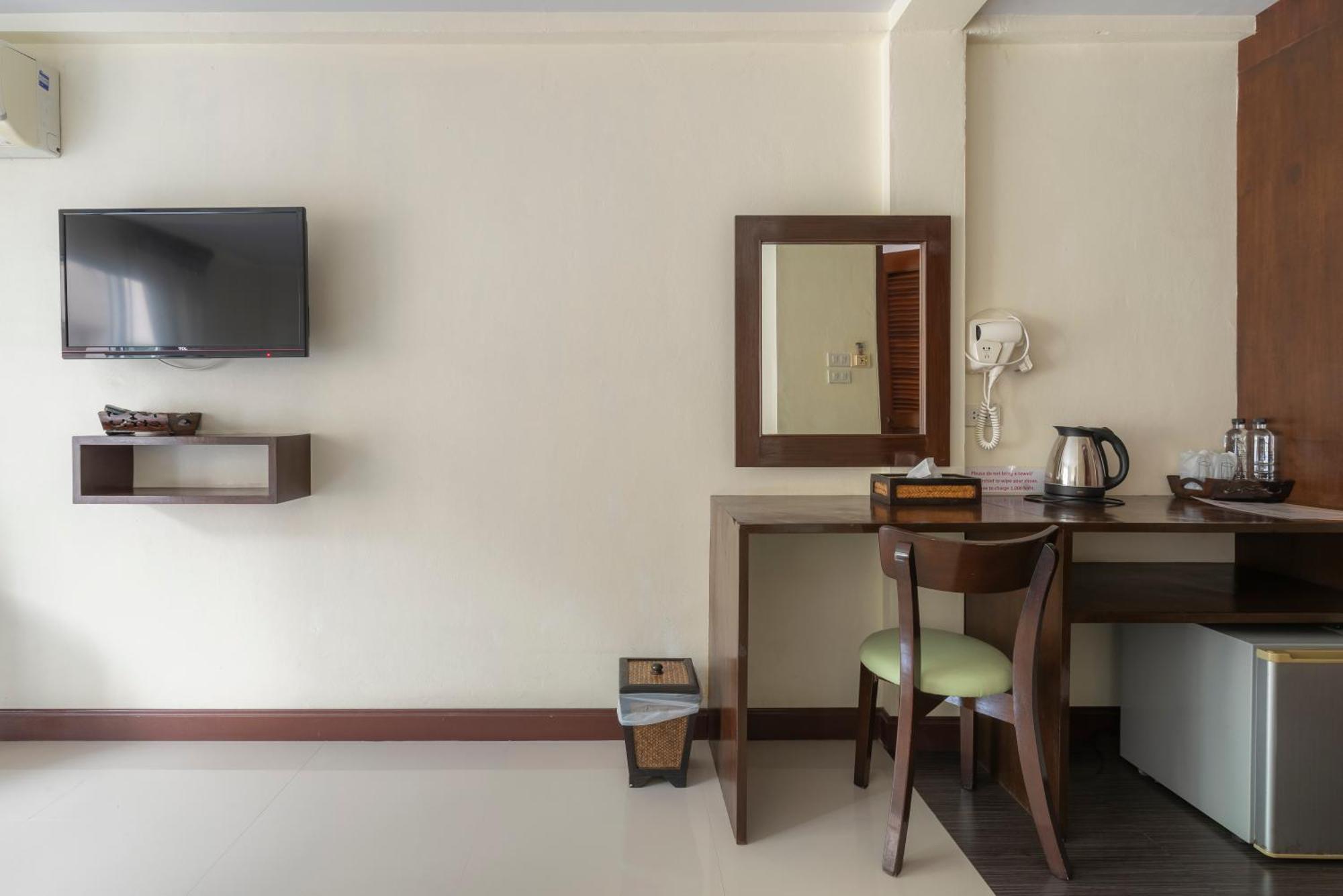 Manee Cool Mueang Hotell Chiang Mai Exteriör bild