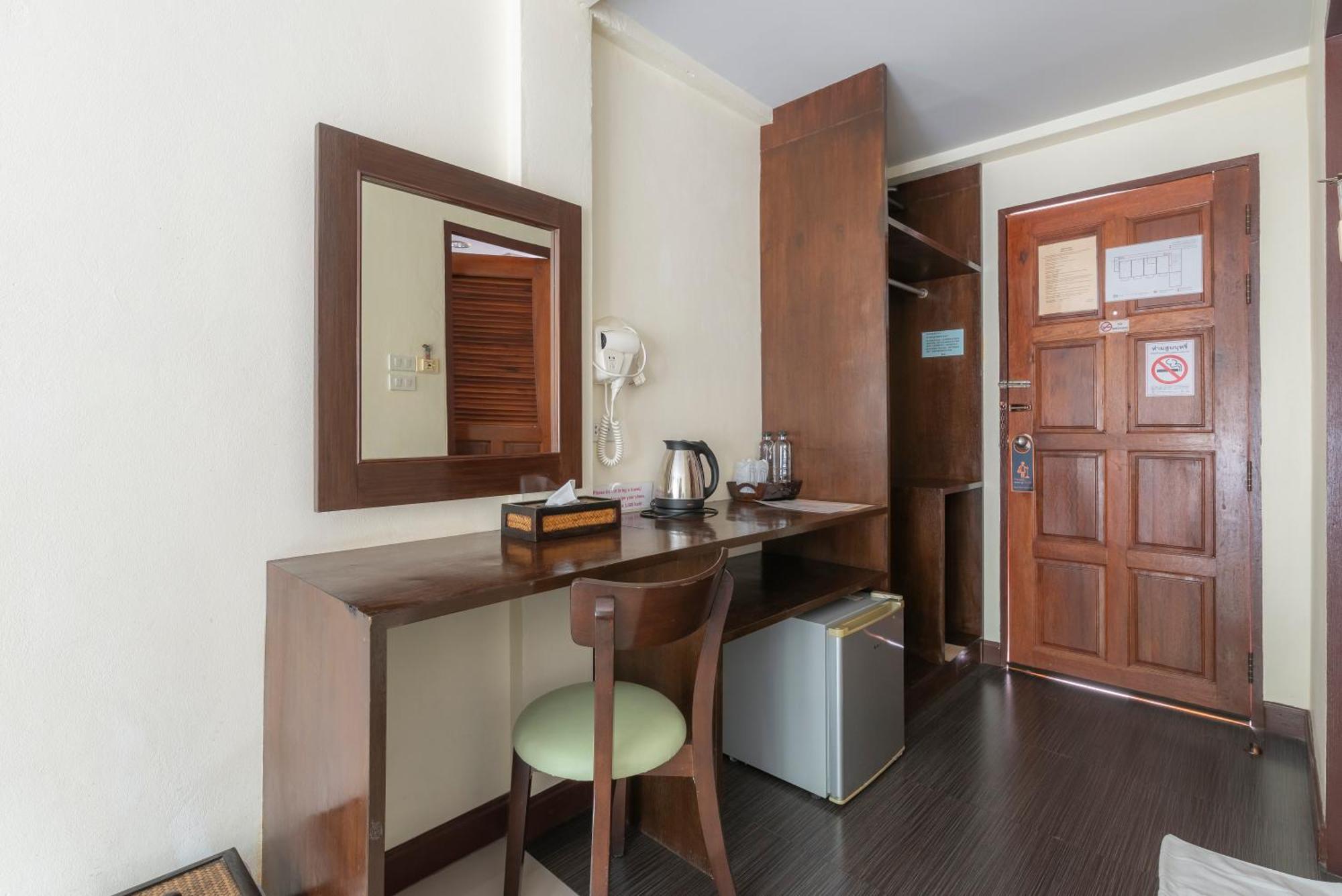 Manee Cool Mueang Hotell Chiang Mai Exteriör bild