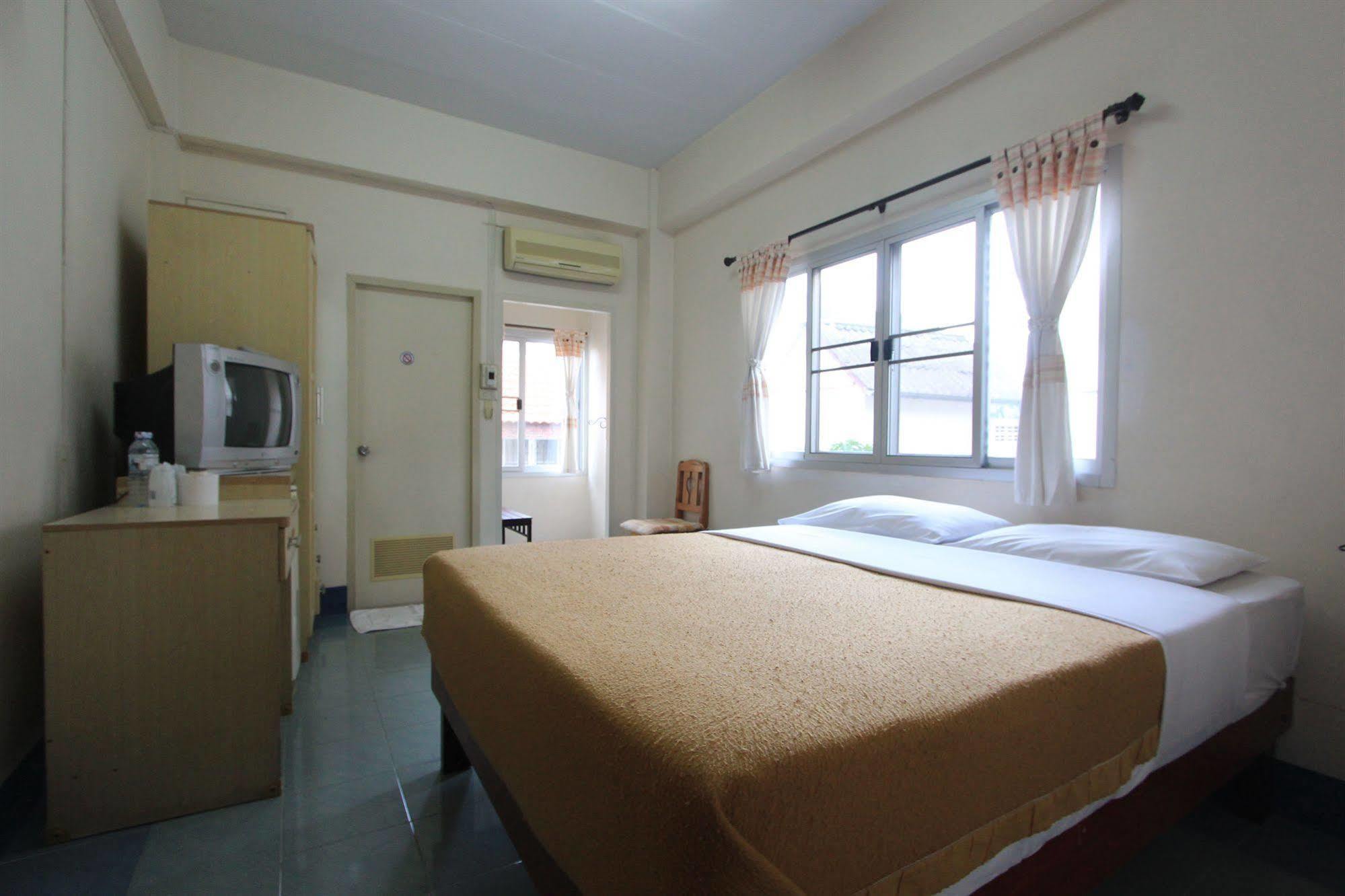 Manee Cool Mueang Hotell Chiang Mai Exteriör bild