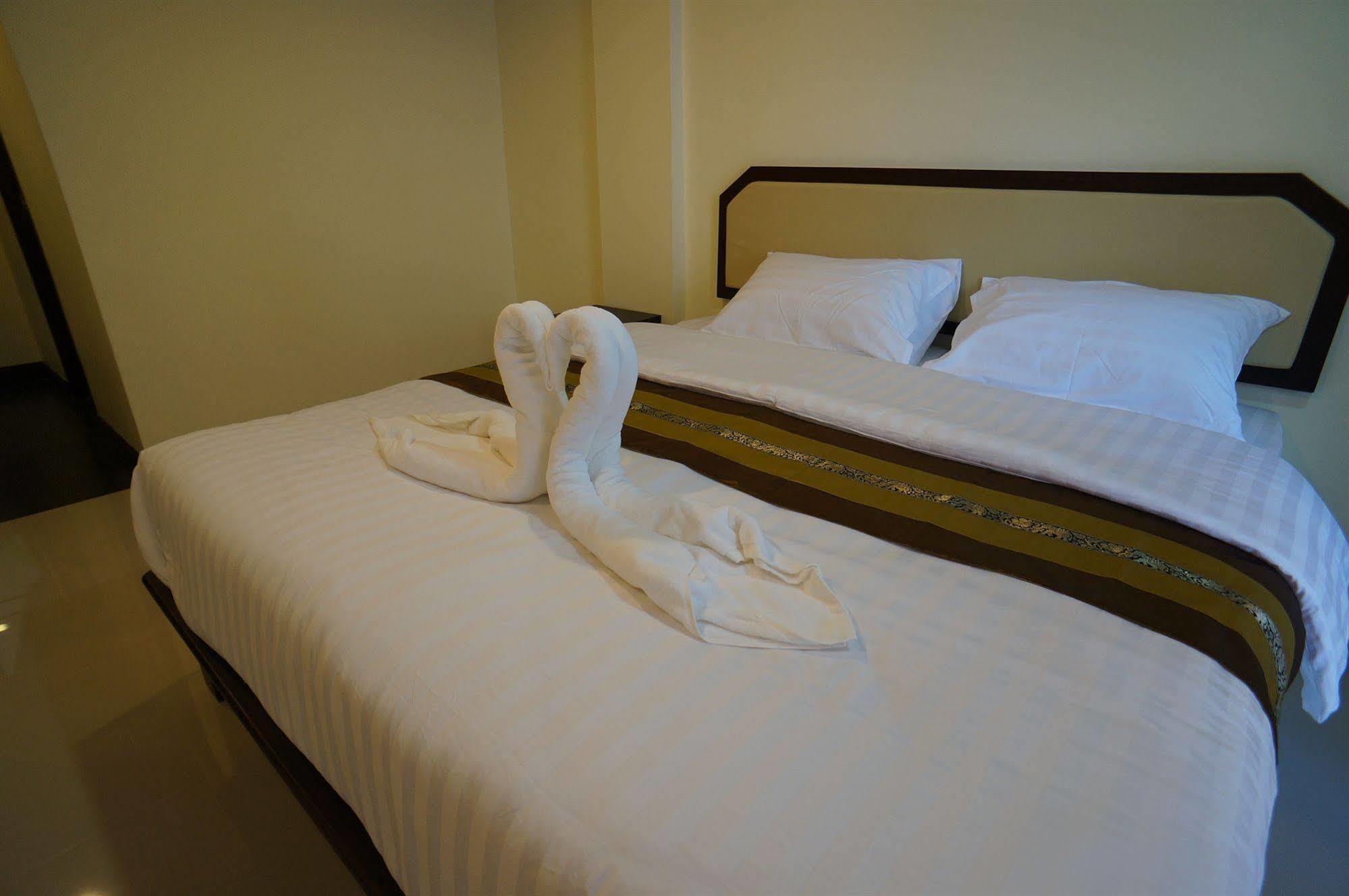 Manee Cool Mueang Hotell Chiang Mai Exteriör bild
