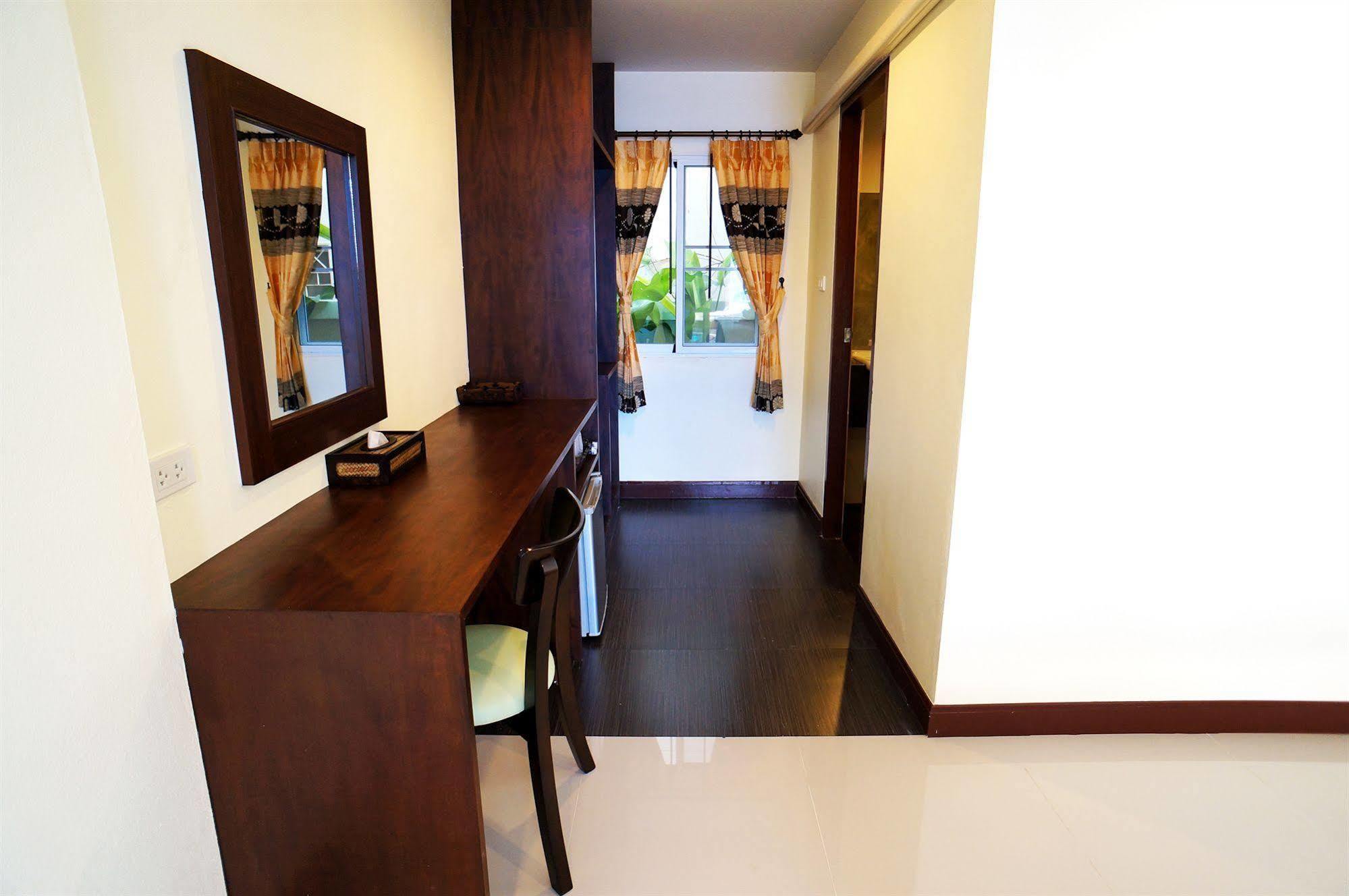 Manee Cool Mueang Hotell Chiang Mai Exteriör bild
