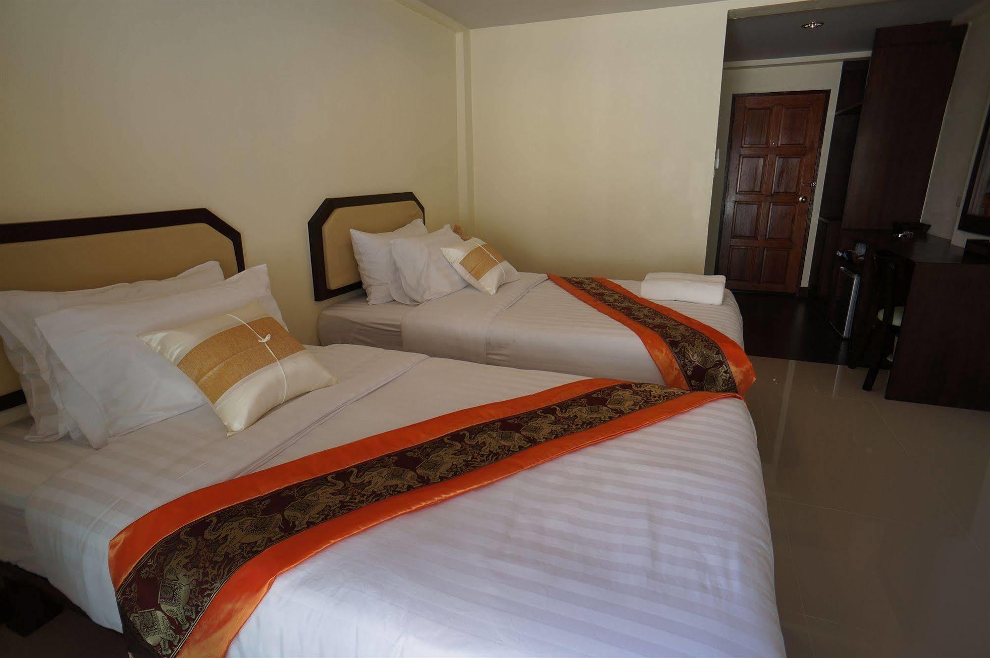 Manee Cool Mueang Hotell Chiang Mai Exteriör bild
