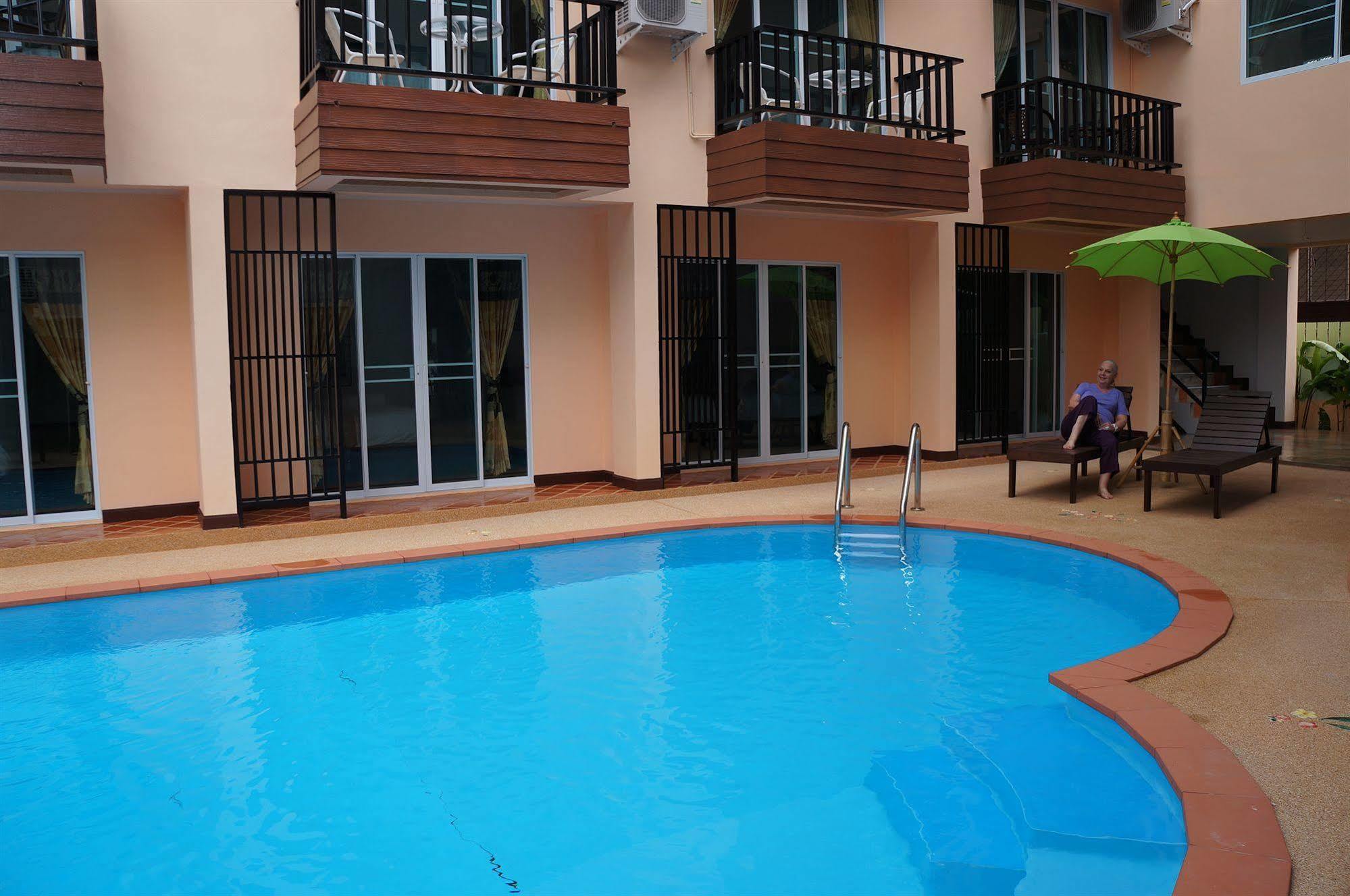 Manee Cool Mueang Hotell Chiang Mai Exteriör bild