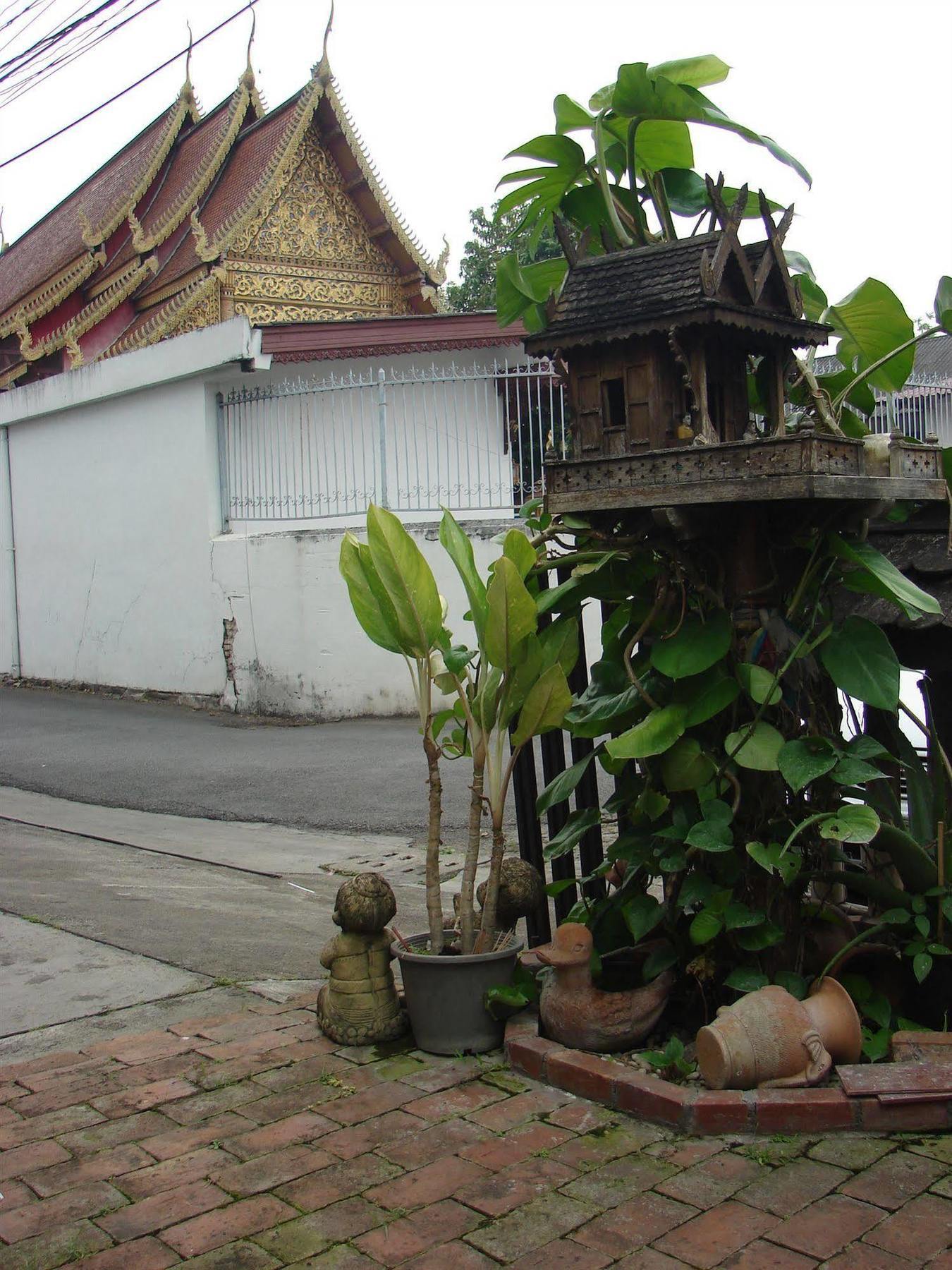Manee Cool Mueang Hotell Chiang Mai Exteriör bild